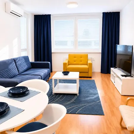 아파트 Karlove Ii Modern 2 With Private Free Parking, Ac And Easy Access