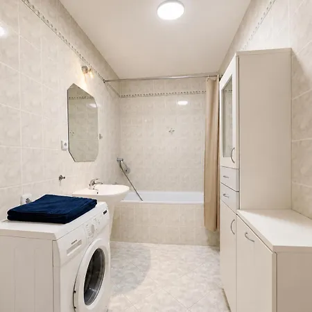 Karlove Ii Modern 2 With Private Free Parking, Ac And Easy Access * 브라티슬라바